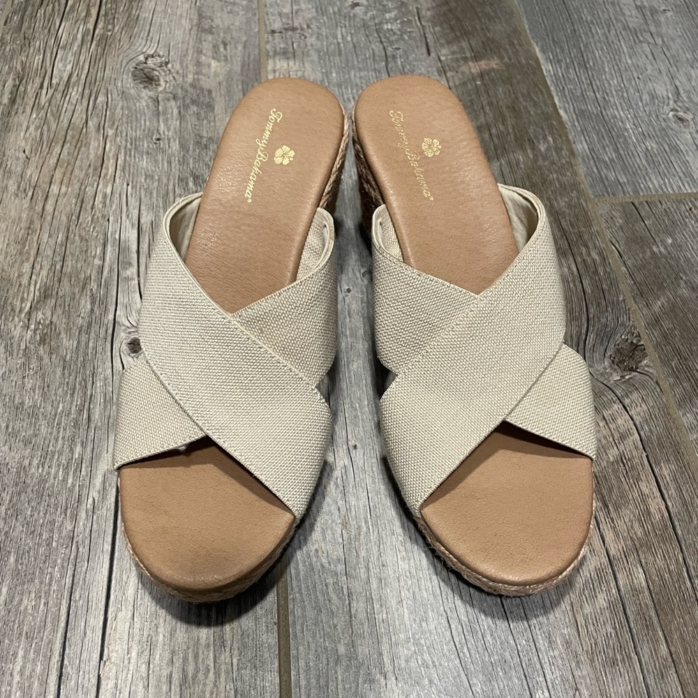 Tommy Bahama sandals - new without tags